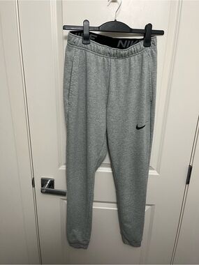 Nike Dri-FIT Men's Grey Jogger Sweatpants in size S